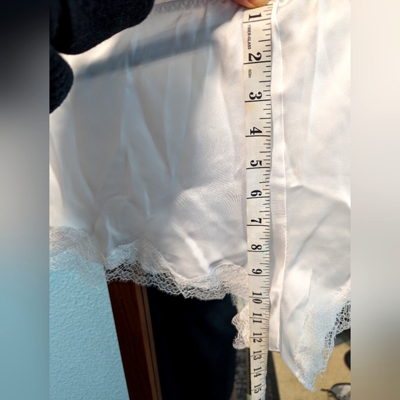 VS White Lace Shorts - Picture 10 of 10